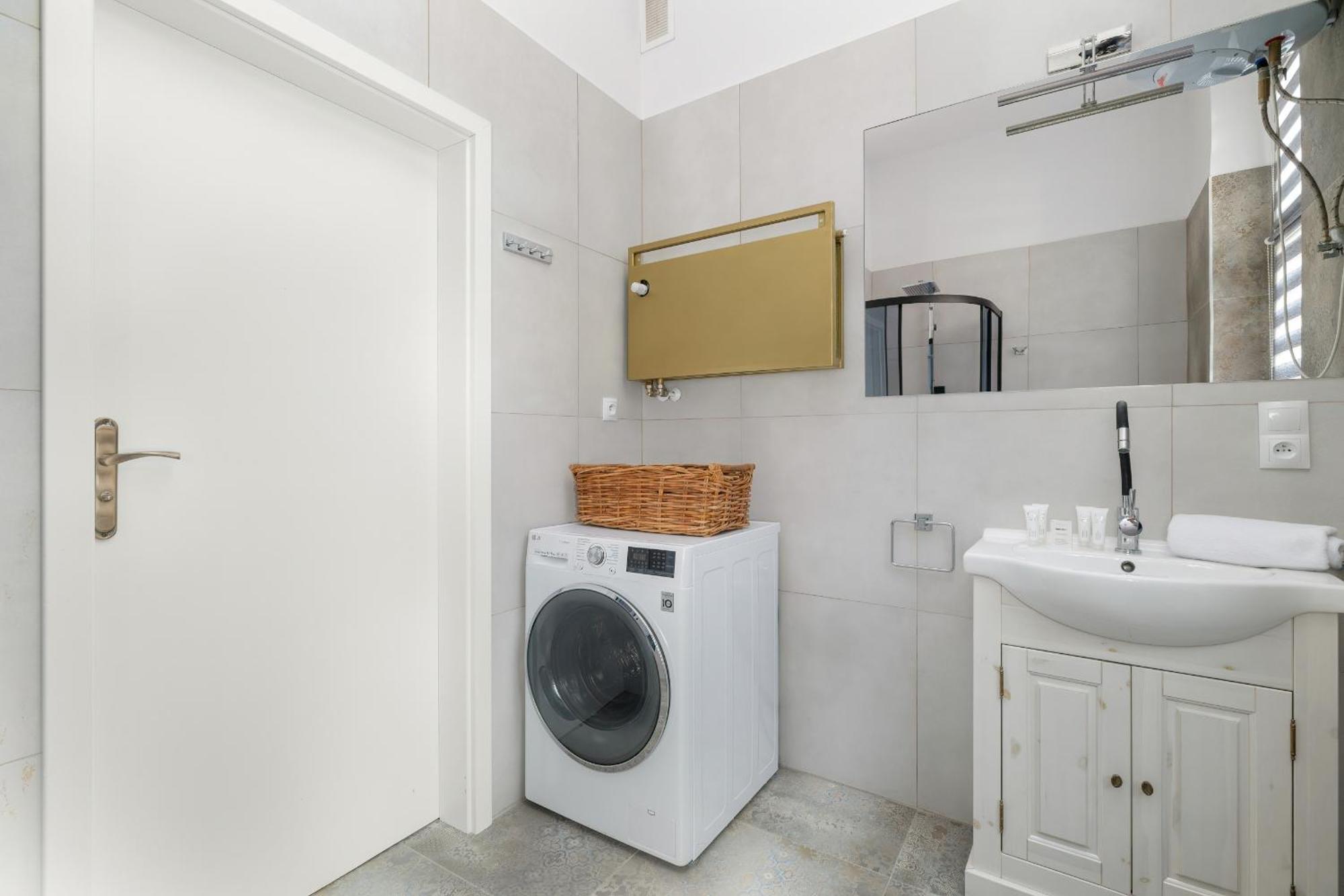 Nowoczesne I Stylowe Apartamenty W Centrum Bytomia Blisko Rynku By Noclegi Renters Exteriör bild